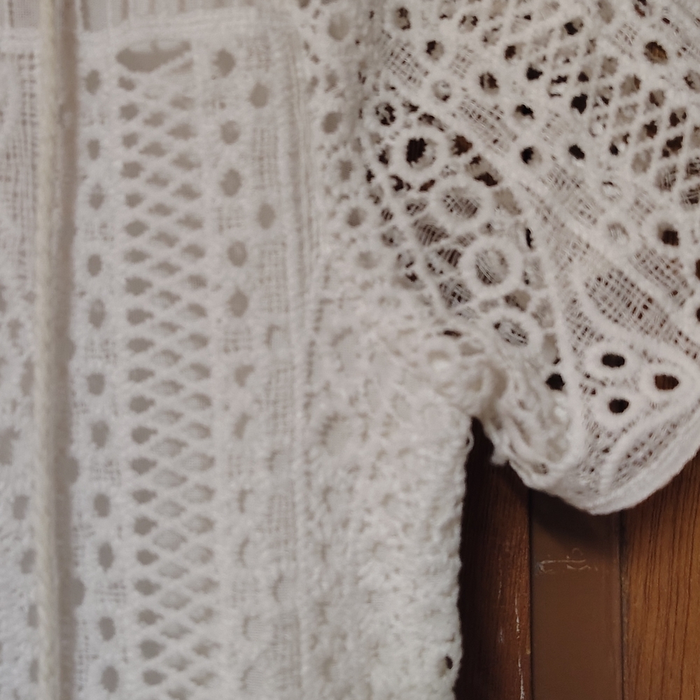 Chic White Lace Knit Blouse